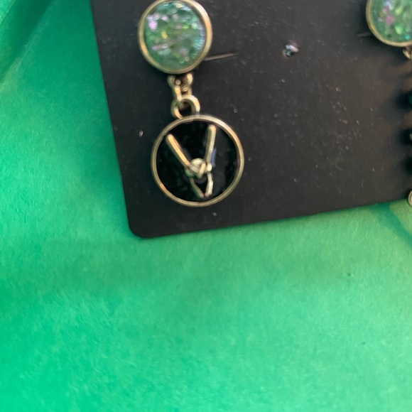 Bioworld Green and Gold Asymmetrical Earrings - Picture 4 of 4